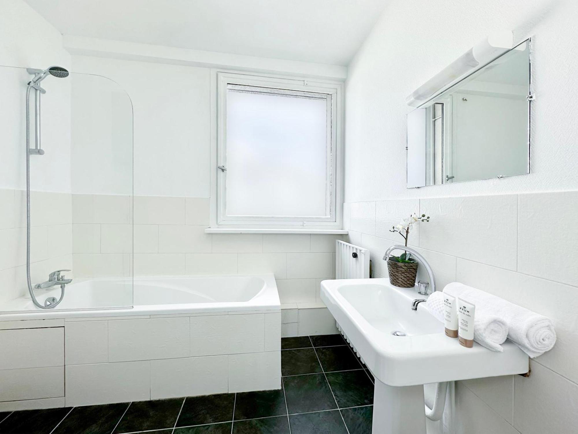 Spacious & Luxurious Flat In Montparnasse Париж Екстериор снимка